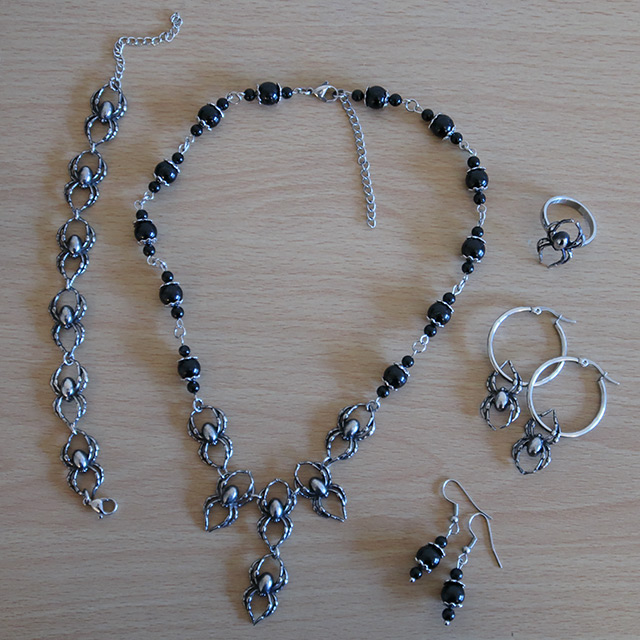 My remixed necklace using Mysticum Luna's Orb Weaver components, plus other matching items in their range